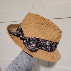 Talula Aritzia Beach hat